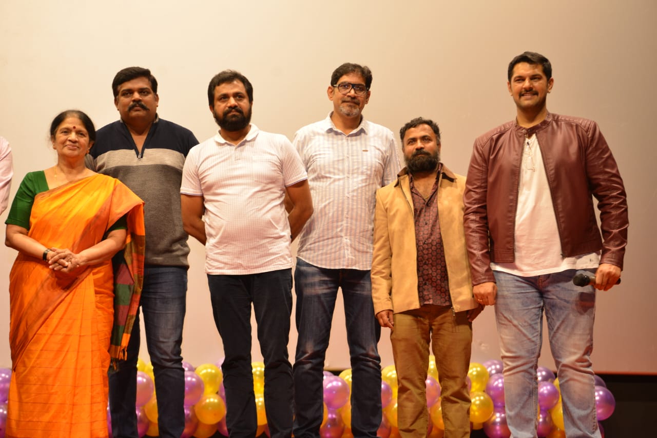 ombattu sullu kathegalu kannada movie